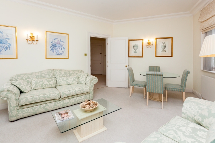 picture of 2 Bedroom(s) flat in Grosvenor Crescent Mews, Belgravia, SW1X