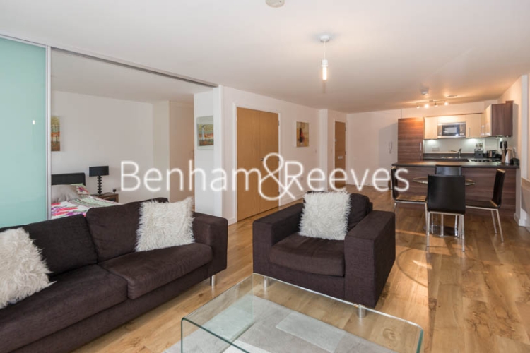 https://www.rentals-london.co.uk/assets/images/property-images/0989_000003917_IMG_00.jpg