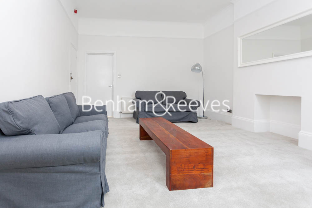 picture of 1-bed flat in  Ealing