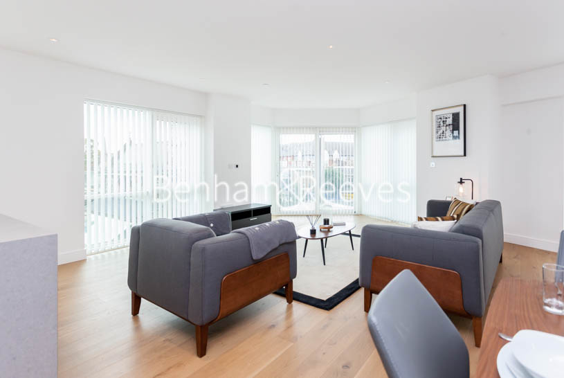 picture of 2-bed flat in  Ealing