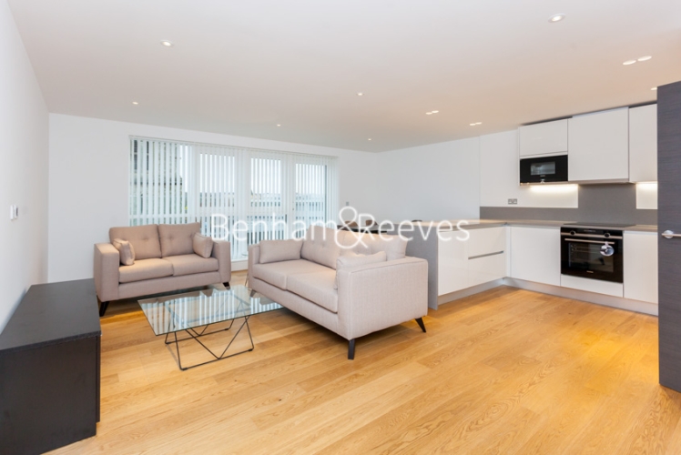 picture of 2 Bedroom(s) flat in  New Broadway, Ealing, W5