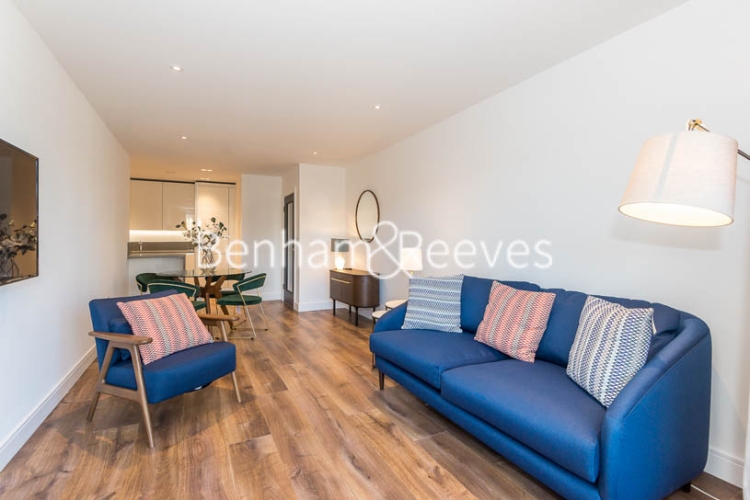 picture of 2 Bedroom(s) flat in New Broadway, Ealing, W5