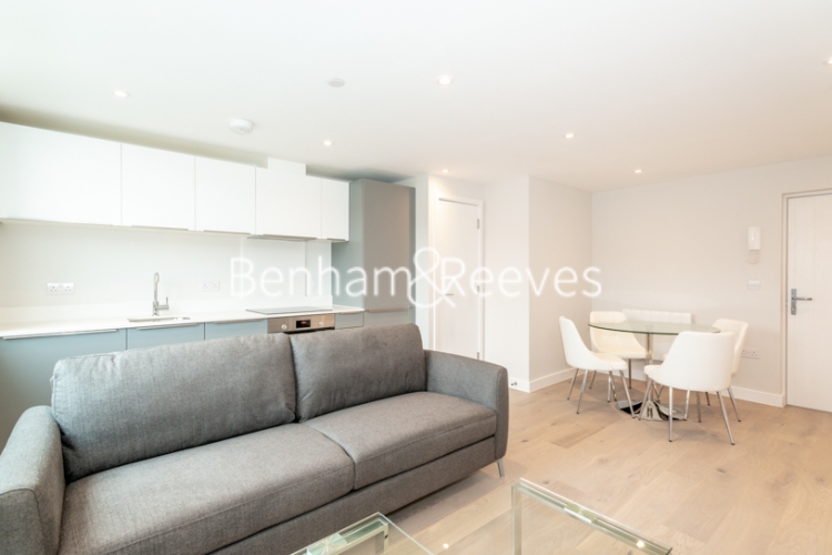 picture of 1 Bedroom(s) flat in Field End Road, Ruislip, HA4