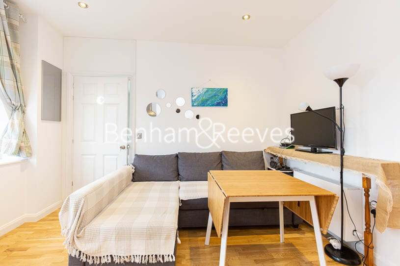 https://www.rentals-london.co.uk/assets/images/property-images/0989_000015913_IMG_00.jpg