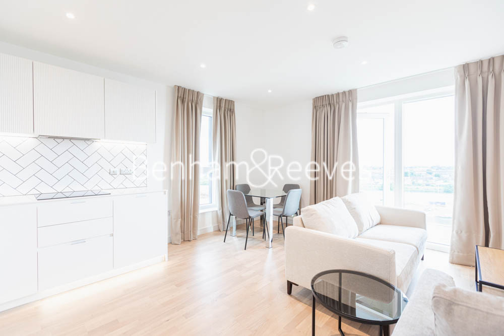 https://www.rentals-london.co.uk/assets/images/property-images/0989_000016466_IMG_00.jpg