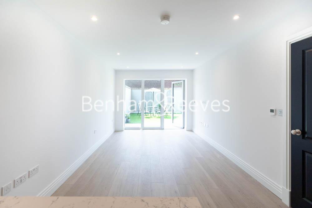 picture of 2-bed flat in  Beaufort Park