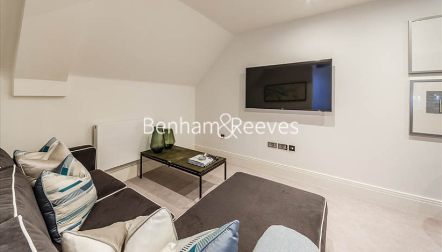 picture of 2 Bedroom(s) flat in Palace Wharf, Hammersmith, W6