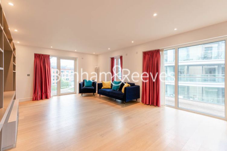 picture of 3-bed flat in  Hammersmith