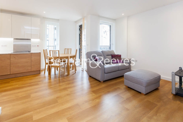 picture of 2-bed flat in  Surrey Quays