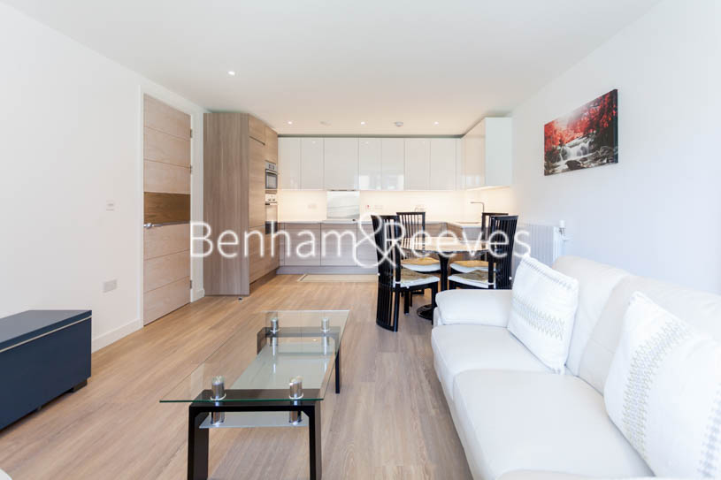 picture of 3-bed flat in  Surrey Quays