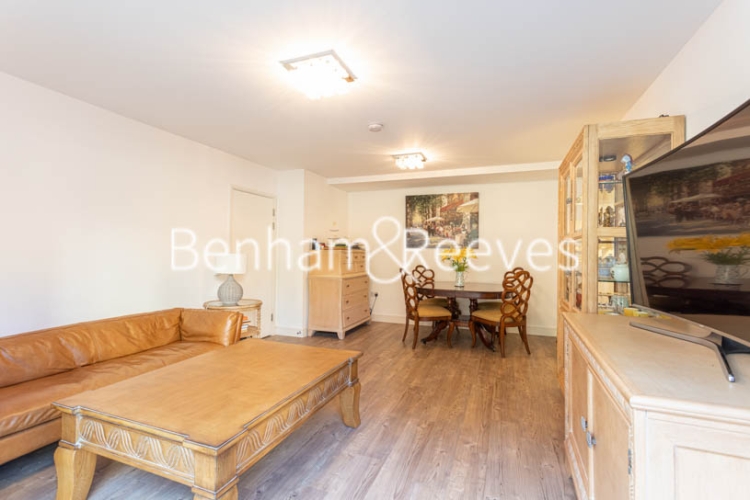 picture of 3-bed flat in  Surrey Quays