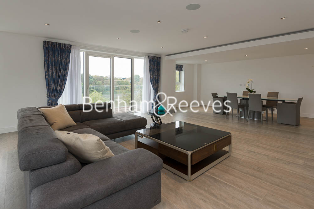 picture of 3-bed flat in  Kew