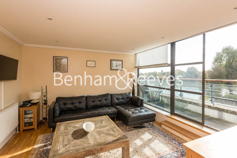 picture of 2-bed flat in  Beaufort Park