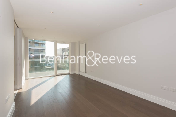 picture of 3 Bedroom(s) flat in  QueenshurstSquare, Kingston Upon Thames, KT2
