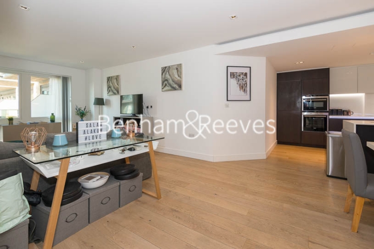 picture of 2-bed flat in  Canary Wharf