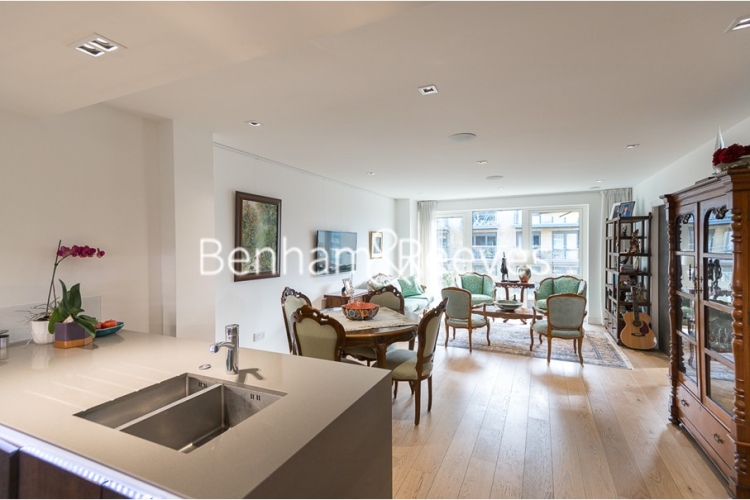 picture of 3-bed flat in  Kew