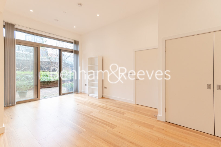 picture of 2 Bedroom(s) flat in  Caithness Walk, Croydon, CR0
