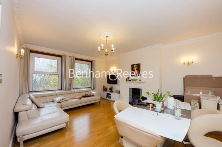 picture of 3-bed flat in  Hampstead