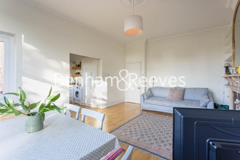 picture of 2 Bedroom(s) flat in Nassington Road, Hampstead, NW3