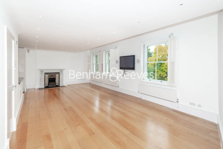 picture of 3-bed flat in  Hampstead