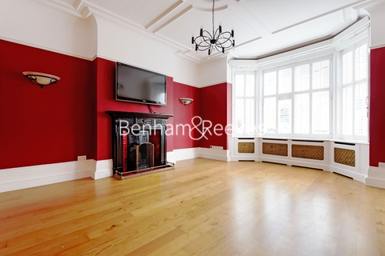 picture of 6-bed flat in  Kensington