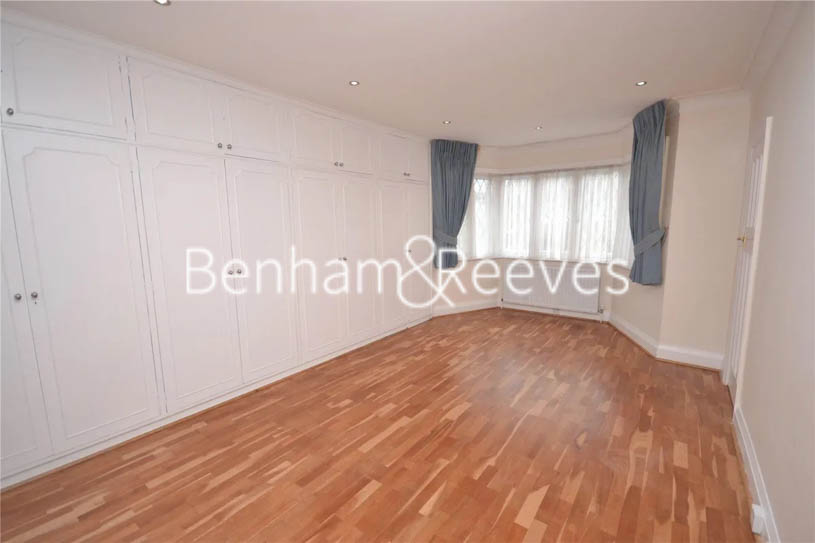 picture of 5-bed flat in  Hampstead
