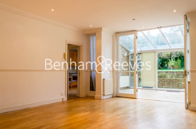 picture of 3 Bedroom(s) flat in  Priory Road, Hampstead, NW6