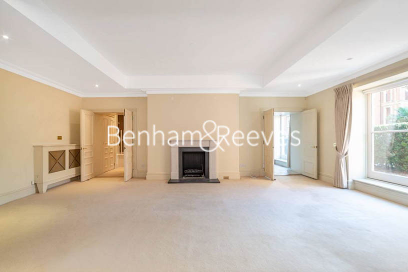 picture of 3-bed flat in  Beaufort Park