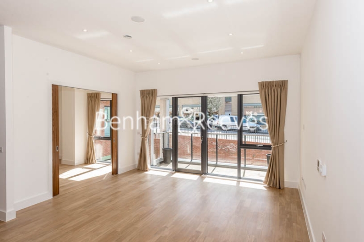 picture of 4-bed flat in  Hampstead