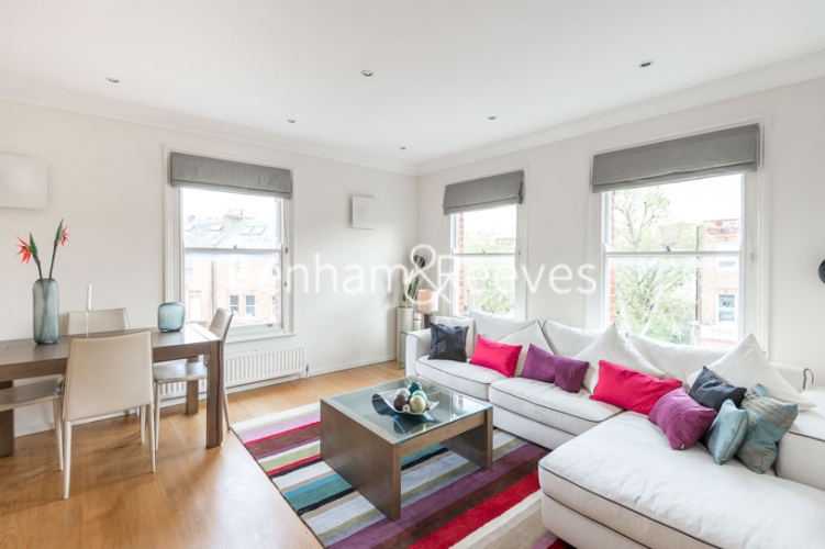 picture of 3 Bedroom(s) flat in Goldhurst Terrace, South Hampstead, NW6