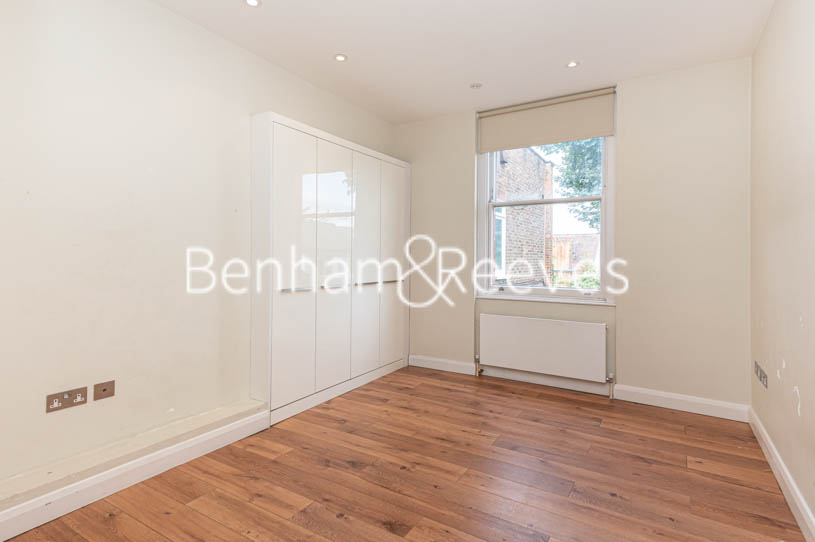 picture of 3 Bedroom(s) flat in  Ladywell Court, Hampstead, NW3