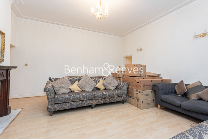 picture of 3 Bedroom(s) flat in  Langland Mansions, Hampstead, NW3