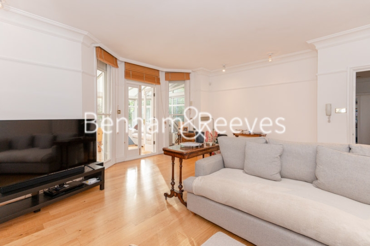 picture of 3 Bedroom(s) flat in  King Henrys Road, Hampstead, NW3