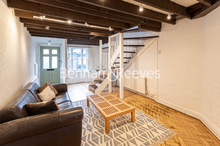 picture of 3-bed flat in  Hampstead