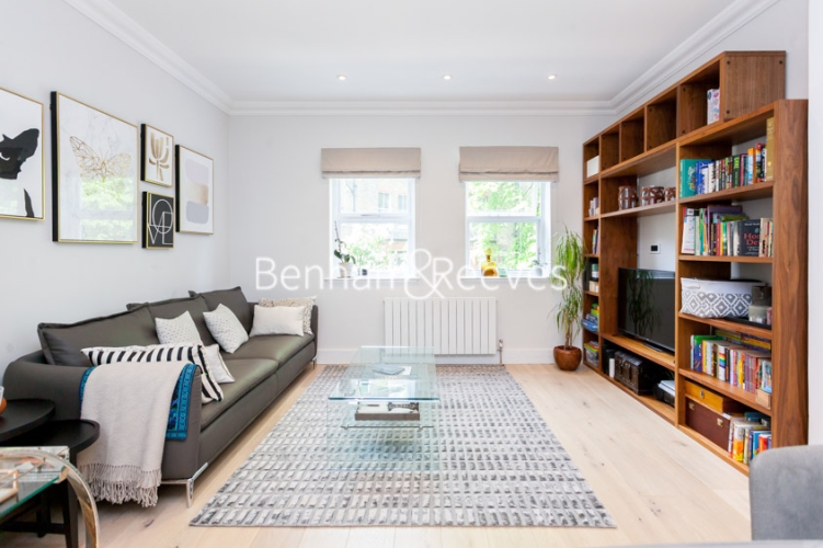 picture of 3 Bedroom(s) flat in  Goldhurst Terrace, South Hampstead, NW6