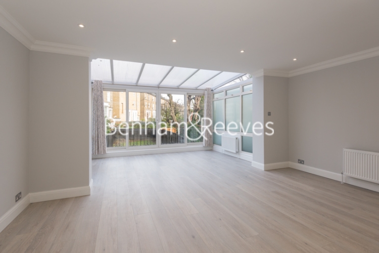 picture of 4 Bedroom(s) flat in Harley Road, Hampstead, NW3