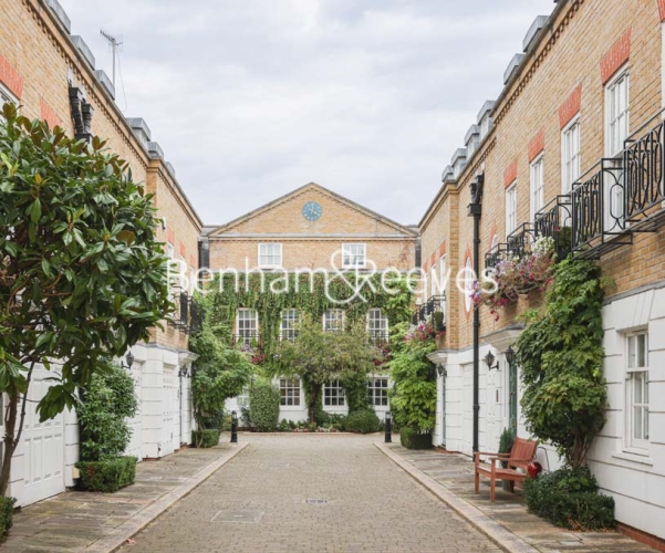 picture of 2-bed flat in  Knightsbridge