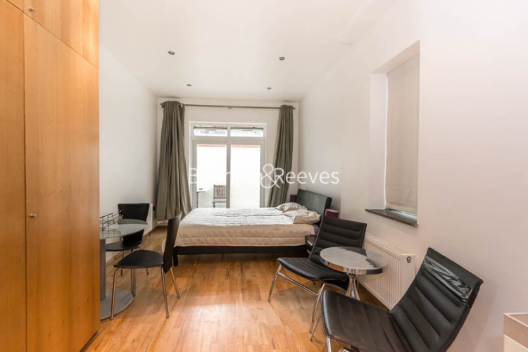 picture of studio flat in  Hyde Park