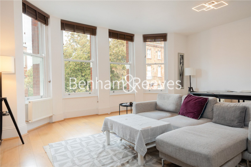 picture of 3-bed flat in  Kensington