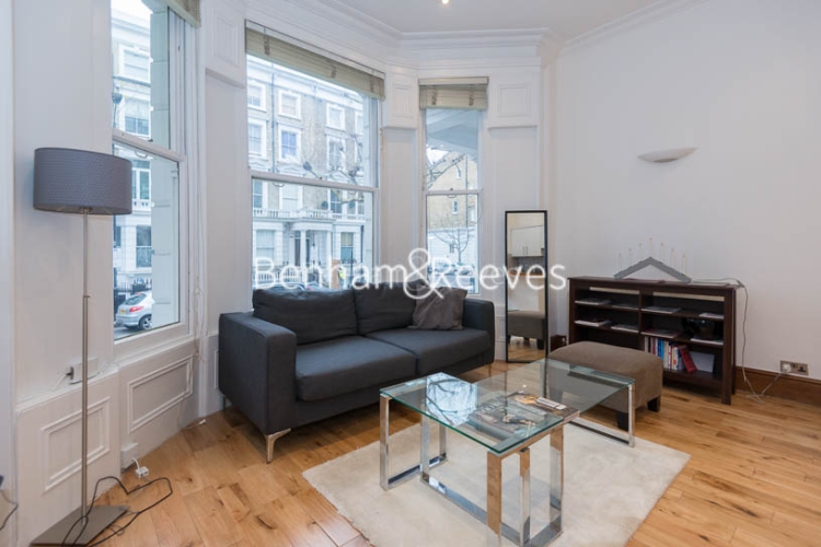 picture of 2 Bedroom(s) flat in Marloes Road, Kensington, W8