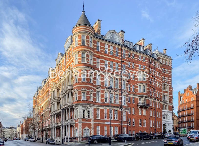 picture of 2-bed flat in  Kensington