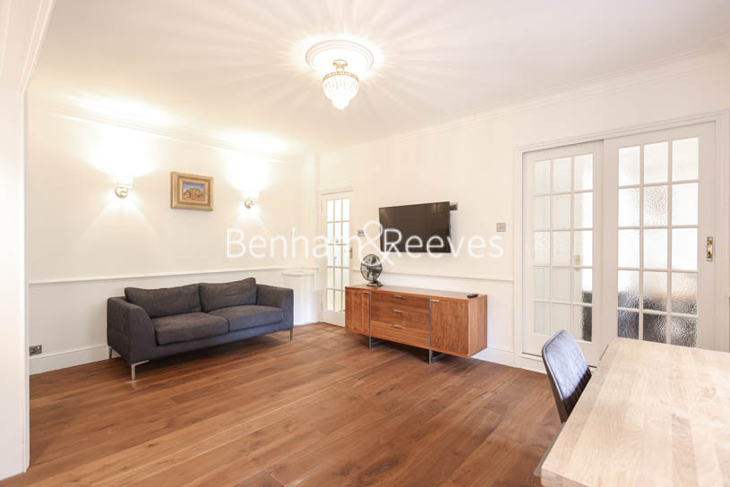 picture of studio flat in  Kensington