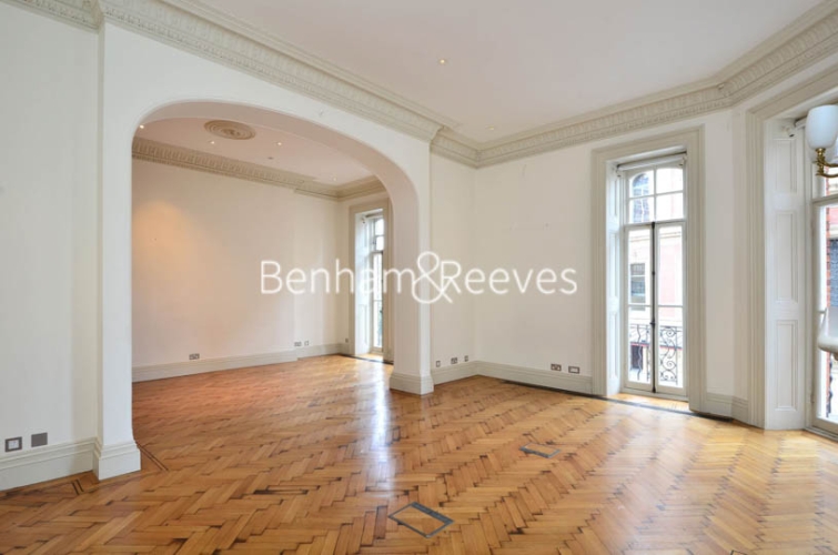 picture of 4 Bedroom(s) flat in  Albert Mansions, Kensington Gore, SW7