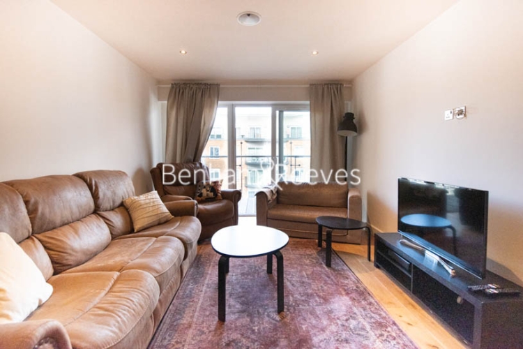 picture of 3-bed flat in  Beaufort Park