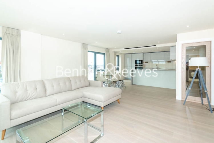 picture of 3-bed flat in  Beaufort Park
