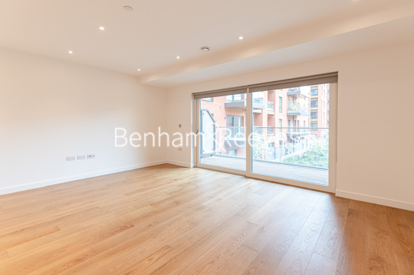 picture of 3-bed flat in  Beaufort Park