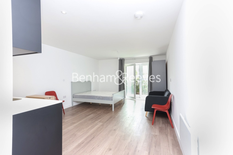 picture of Studio flat in  Beaufort Square, Colindale, NW9