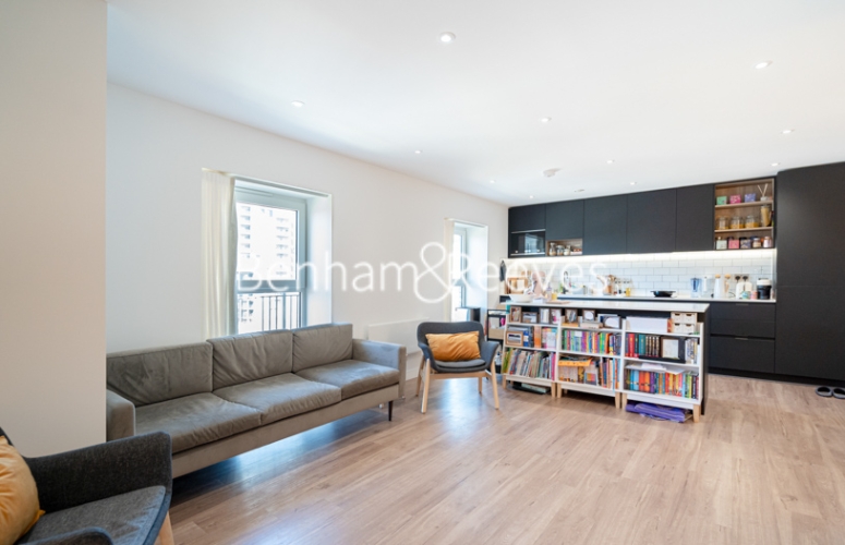 Studio flat to rent in Beaufort Park, London ID16772