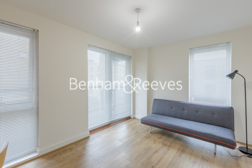 picture of 2-bed flat in  Beaufort Park