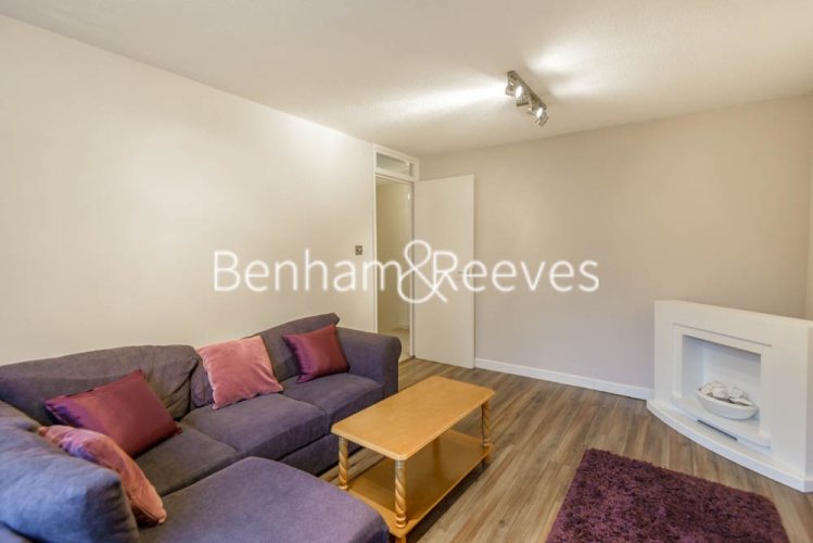 picture of 2-bed flat in  Ealing